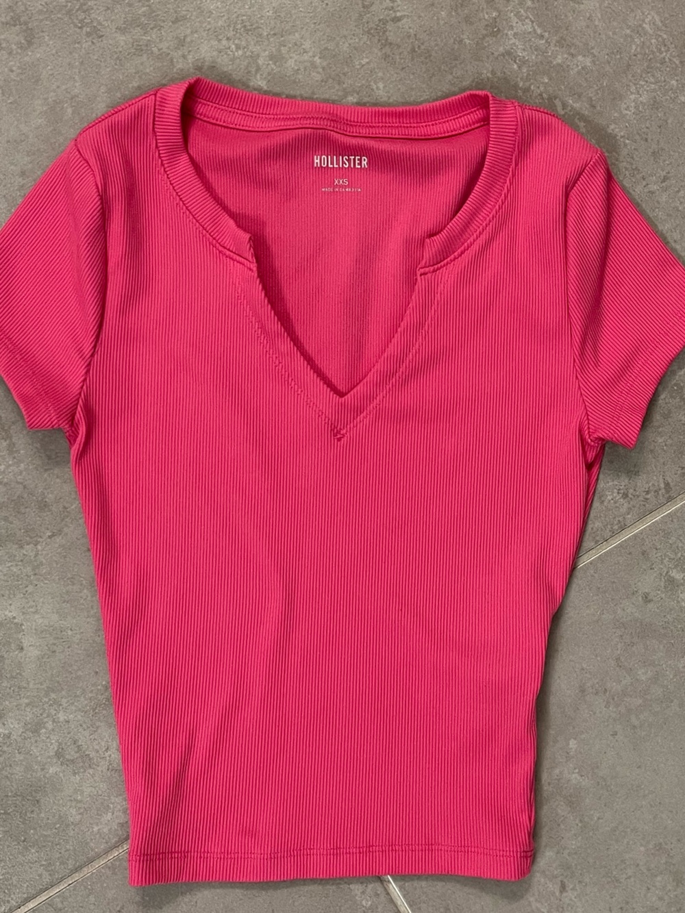 Bright pink Hollister short sleeve top. Size xxs.
